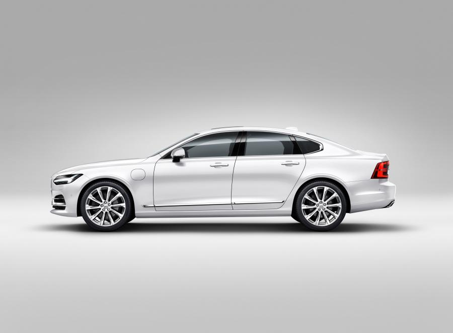  Volvo S90 T8 Inscription 2016 года  (WW) (фото 4 из 8)